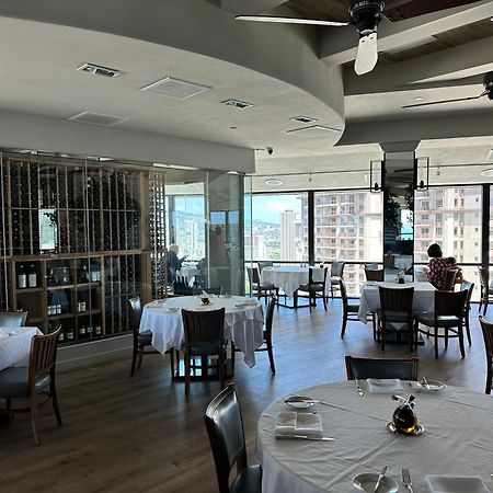 هونولولو Waikiki Beach Experience! Luxury Oceanview Suite! المظهر الخارجي الصورة