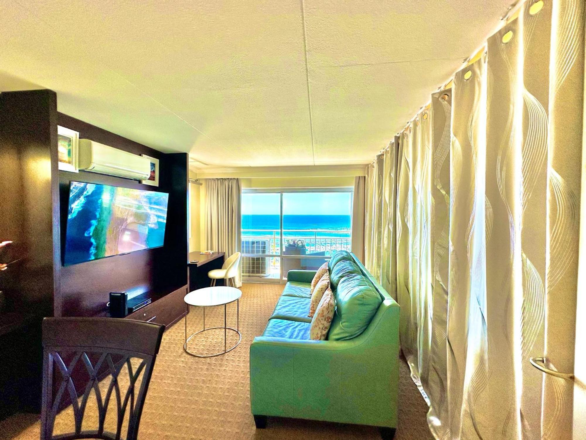 هونولولو Waikiki Beach Experience! Luxury Oceanview Suite! المظهر الخارجي الصورة
